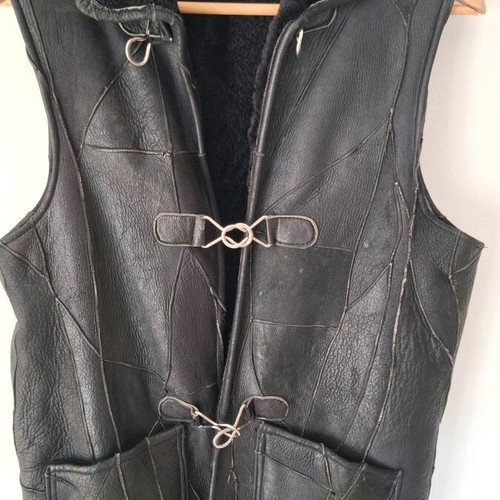 Leather sleeveless vest black with fur lining like new