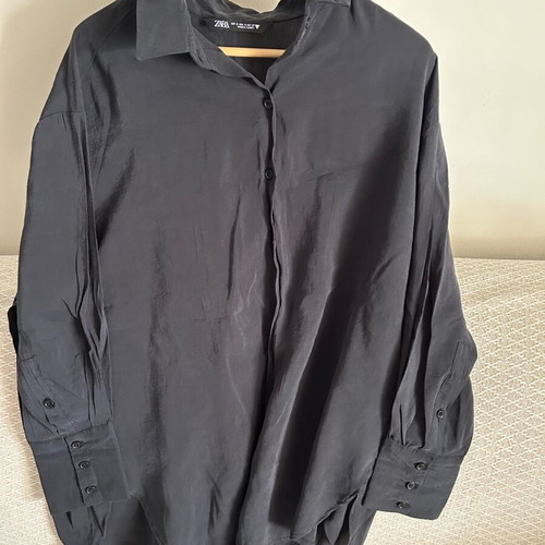 Zara shirt like new, very loose fit, size S