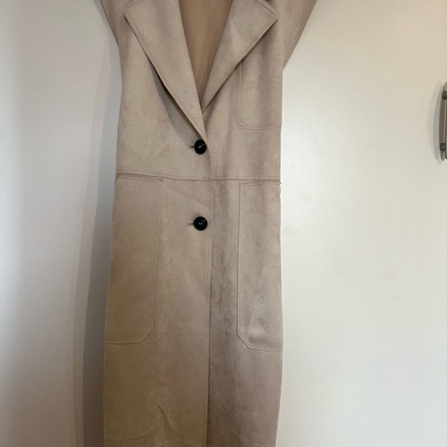 Sleeveless beige Zara coat size S like new