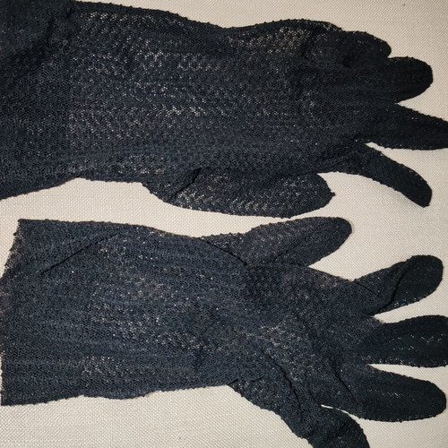 Lace gloves used, 1960s style