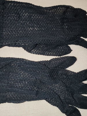 Lace gloves used, 1960s style