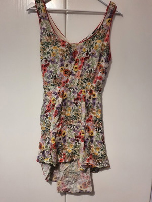 Stradivarius floral dress with open back like new, multicolor