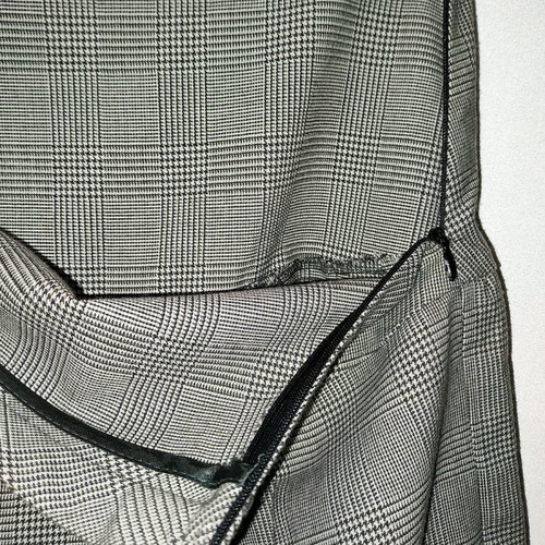 Checked skirt like new, grey and white