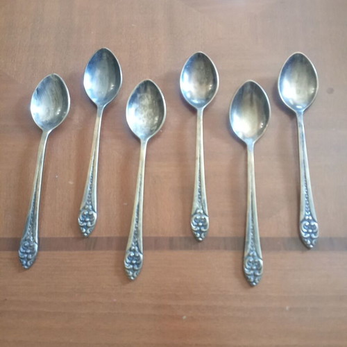 Silver teaspoons, set of six
