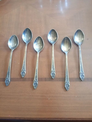 Silver teaspoons, set of six