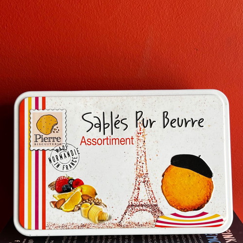 Two metal storage boxes like new, ideal for biscuits