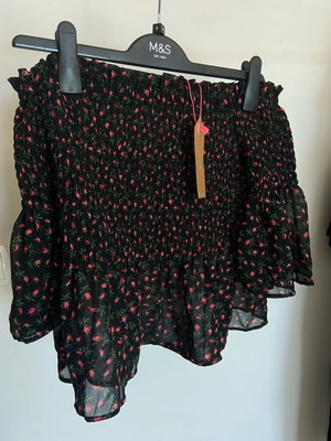 Women's blouse size medium new with tag