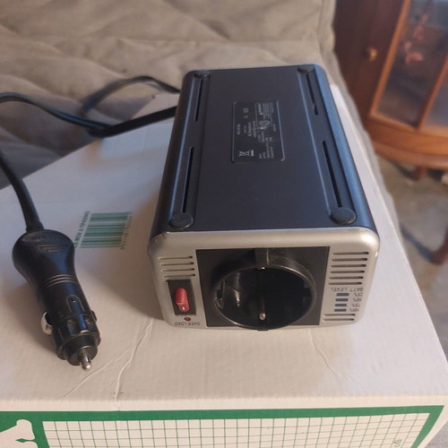 Belkin F5C412EB140W AC Anywhere power inverter 140W like new