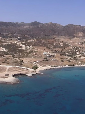 Парцел за инвестиция за продажба на плаж Каламици (Кимолос), на 100м от морето, с разрешение за строеж