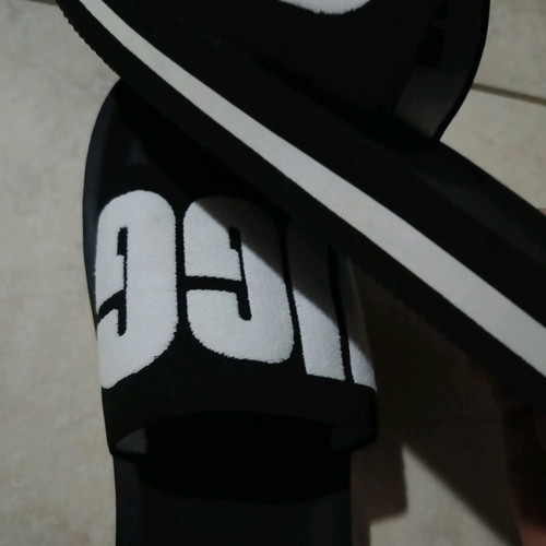 Ugg unisex slippers like new, size 42, black