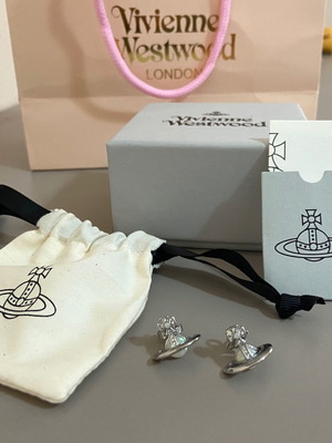 Vivienne Westwood Franca earrings new, silver with opal