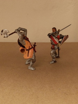 Set of 2 warrior figures used