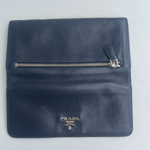Prada wallet used, authentic, very good condition