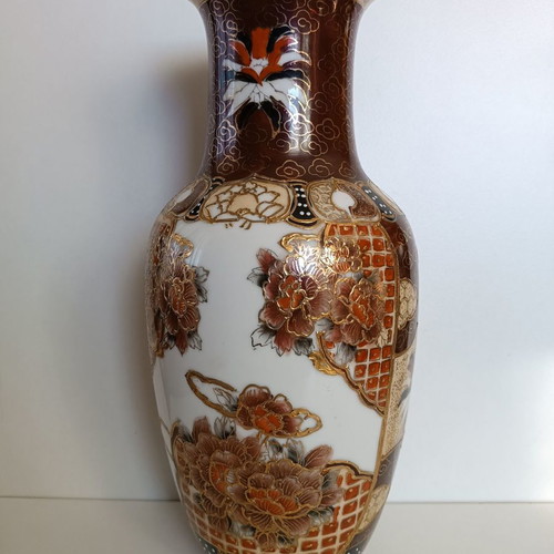 Chinese decorative vase with designs like new, hand-painted