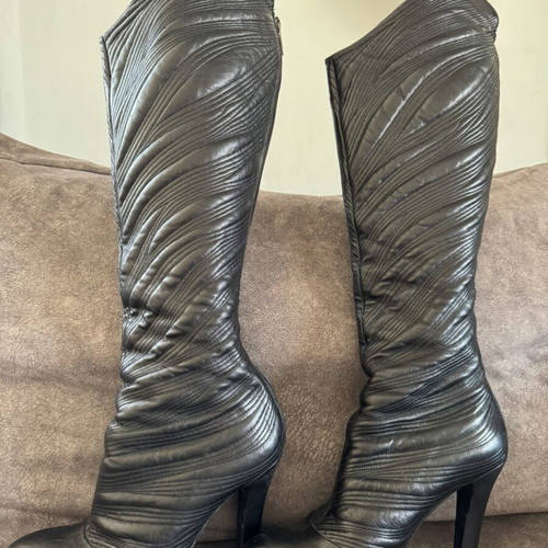Boss Shoes tall leather boots size 38 like new, black