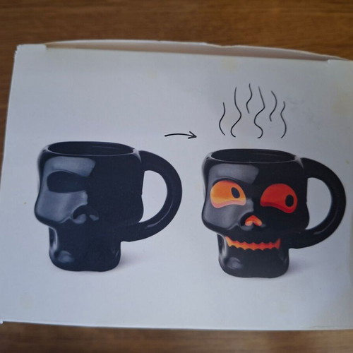 Magic Mug Flying Tiger Copenhagen color-changing skull design like new