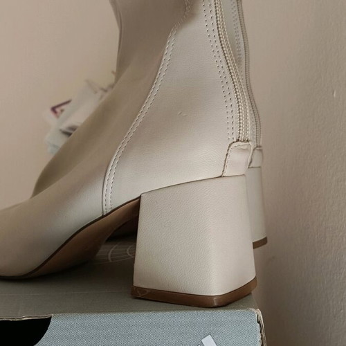 Stradivarius boots with heels like new, size 38, cream