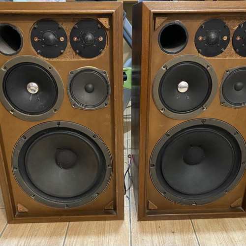 Sansui SP-1500 vintage speakers used, 3-way 5-speaker system