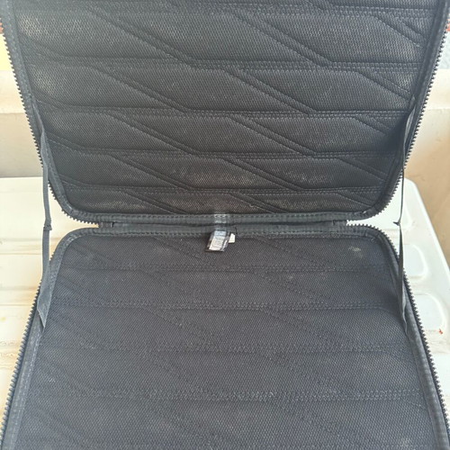 Thule Gauntlet Laptop Tablet Hard Case 13" used, black padded zip