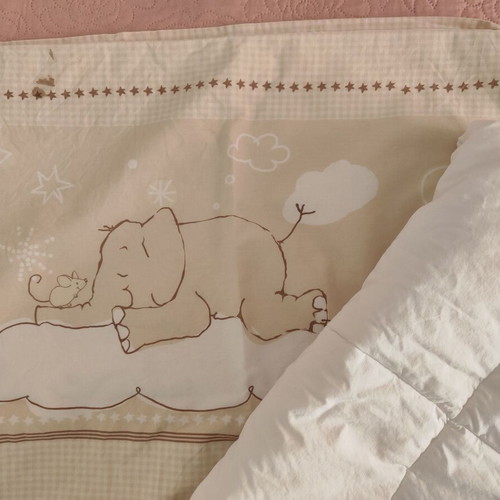 Kentia baby crib set used with quilt and 2 Nef-Nef sheet sets