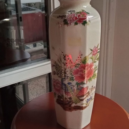 Vintage Satsuma Japan Ornament vase set like new