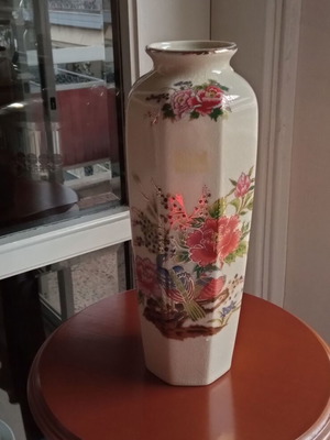 Vintage Satsuma Japan Ornament vase set like new