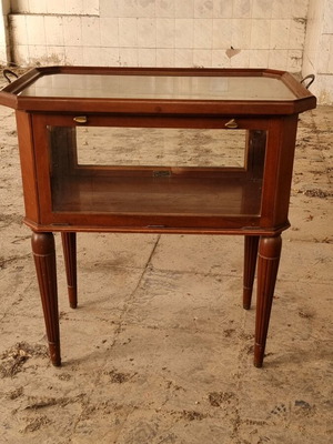 Mahogany bar showcase like new with removable tray