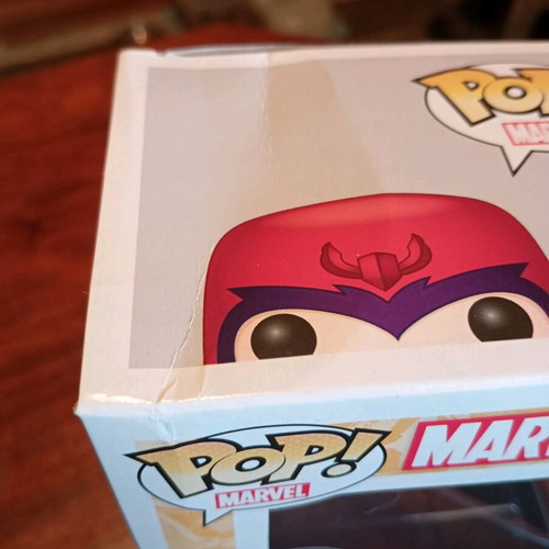 Funko Pop Magneto Hot Topic Exclusive Metallic like new