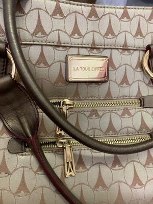 La Tour Eiffel Bag like new