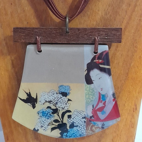 Japanese style necklace like new, multicolored