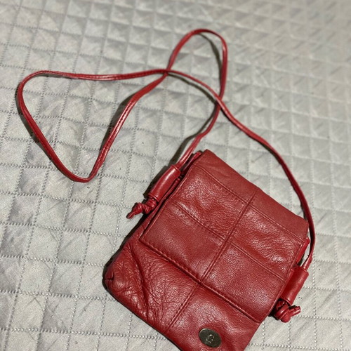 Vintage crossbody bag used, leather red