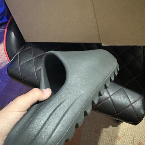 Yeezy Slide Onyx Size 46 Like New