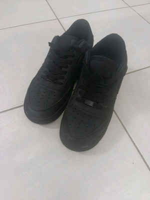 Nike women's sneakers like new, black, size 41