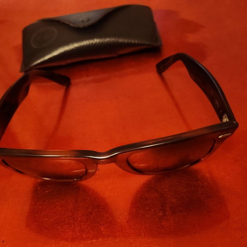 Ray Ban Wayfarer sunglasses like new, vintage brown tortoise