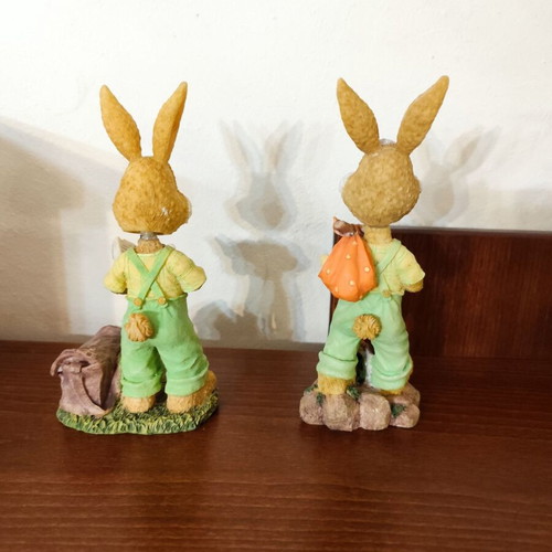 Decorative rabbit set like new with spring