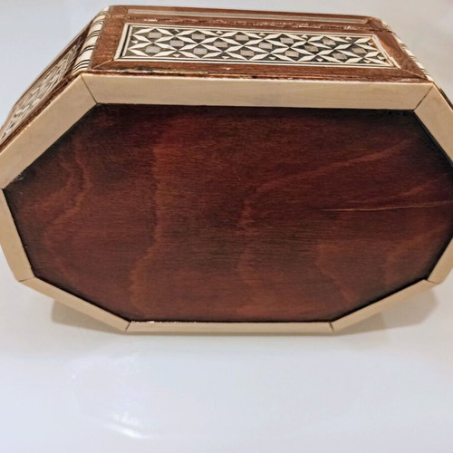 Handmade wooden oriental box like new with mother of pearl 18.5x13.5 cm