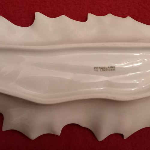 Decorative leaf-shaped object from Limoges porcelain like new