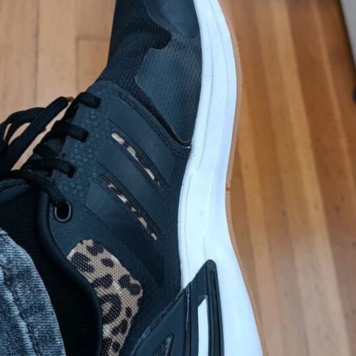 Adidas women's athletic shoe like new, size 38