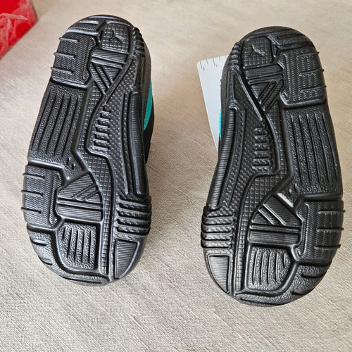 Puma Mercedes-AMG Petronas Drift Cat kids sneakers size 21, black and turquoise