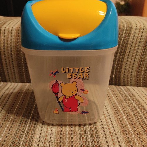 Small children's room bin with bear design, transparent with blue and yellow lid