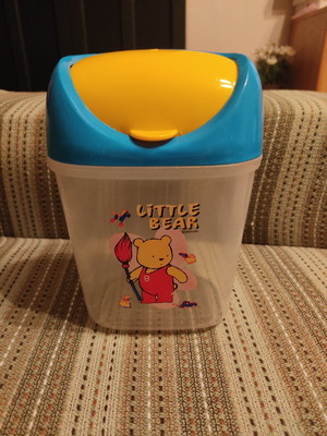 Small children's room bin with bear design, transparent with blue and yellow lid