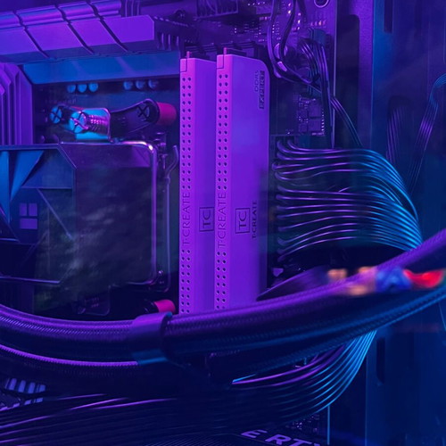 Gaming PC σαν καινούργιο με 5070, Ryzen 5 7500F, 32GB DDR5 RAM, 2TB SSD