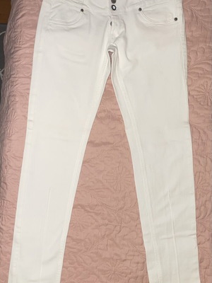 Terranova white women's skinny fit jeans like new, size L