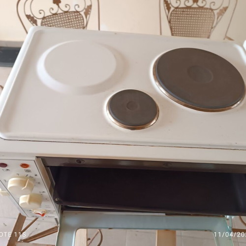 Davo K3500 Oven with Two Burners Like New