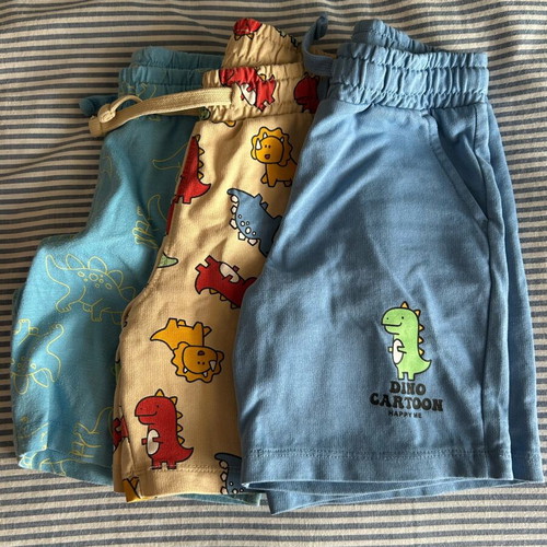 Bermuda shorts with dinosaurs like new, set of 3, 122 cm