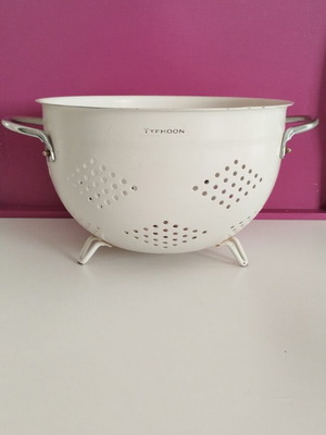 Enamel colander used with wear, decorative and functional