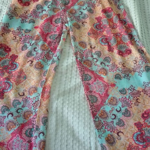 Regalinas high-waisted pants like new, colorful ethnic print
