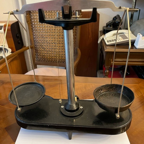Precision scale used in good condition without weights