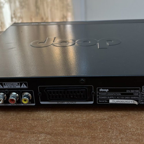 Doop DV-SD 100 DVD player with remote and SCART cable