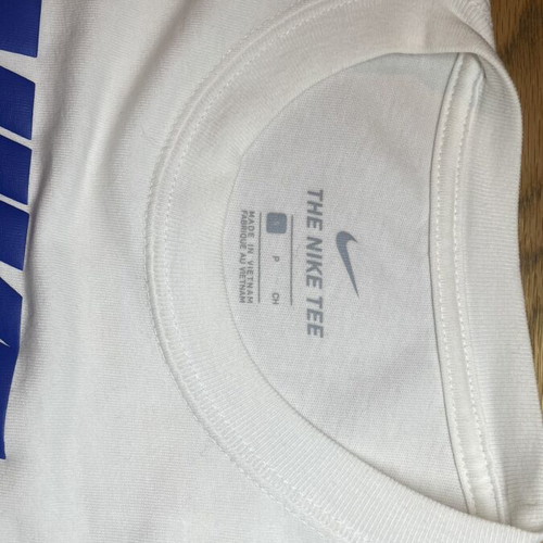 Nike Sportswear World Tour T-Shirt Size S new, white cotton